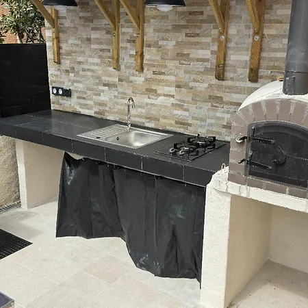 Nyaraló Piscine Chauffee Clim Wifi 13 Personnes Centre *